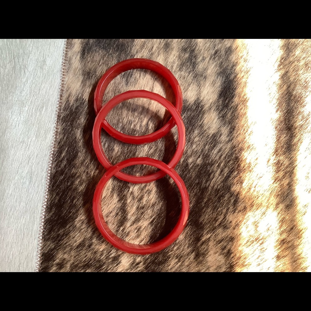Set of 3 Vintage Carved Bakelite Bangle Bracelets - Picture 5 of 5